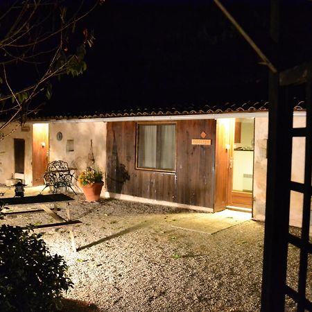 Le Moulin De Lusseau Bed and Breakfast Chef-Boutonne Habitación foto