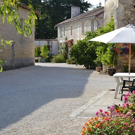 Le Moulin De Lusseau Bed and Breakfast Chef-Boutonne Exterior foto