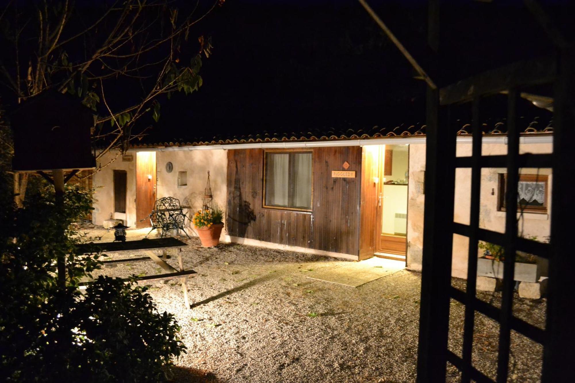 Le Moulin De Lusseau Bed and Breakfast Chef-Boutonne Habitación foto