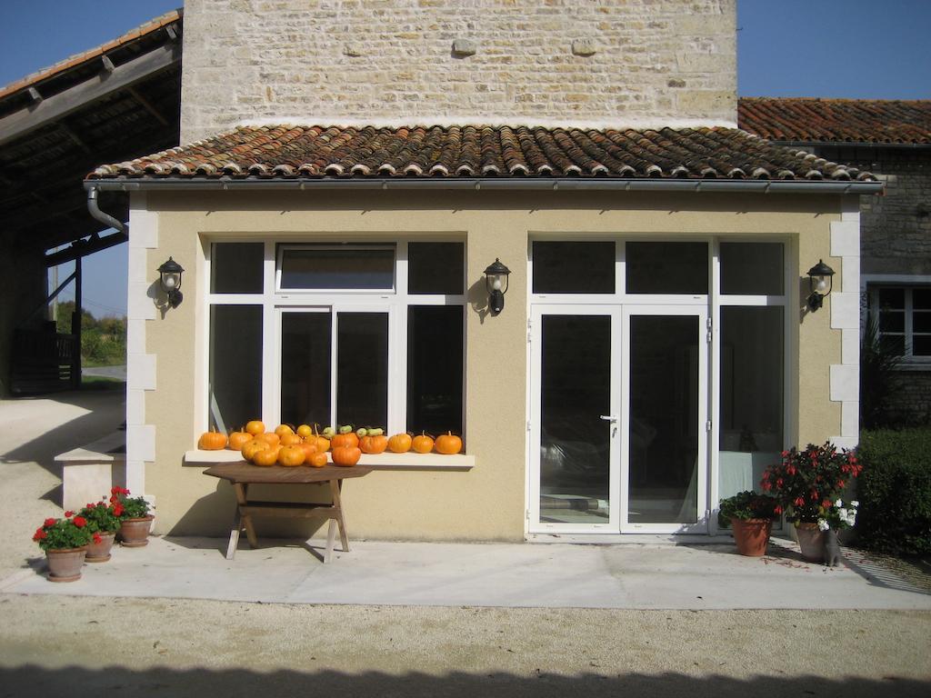 Le Moulin De Lusseau Bed and Breakfast Chef-Boutonne Exterior foto