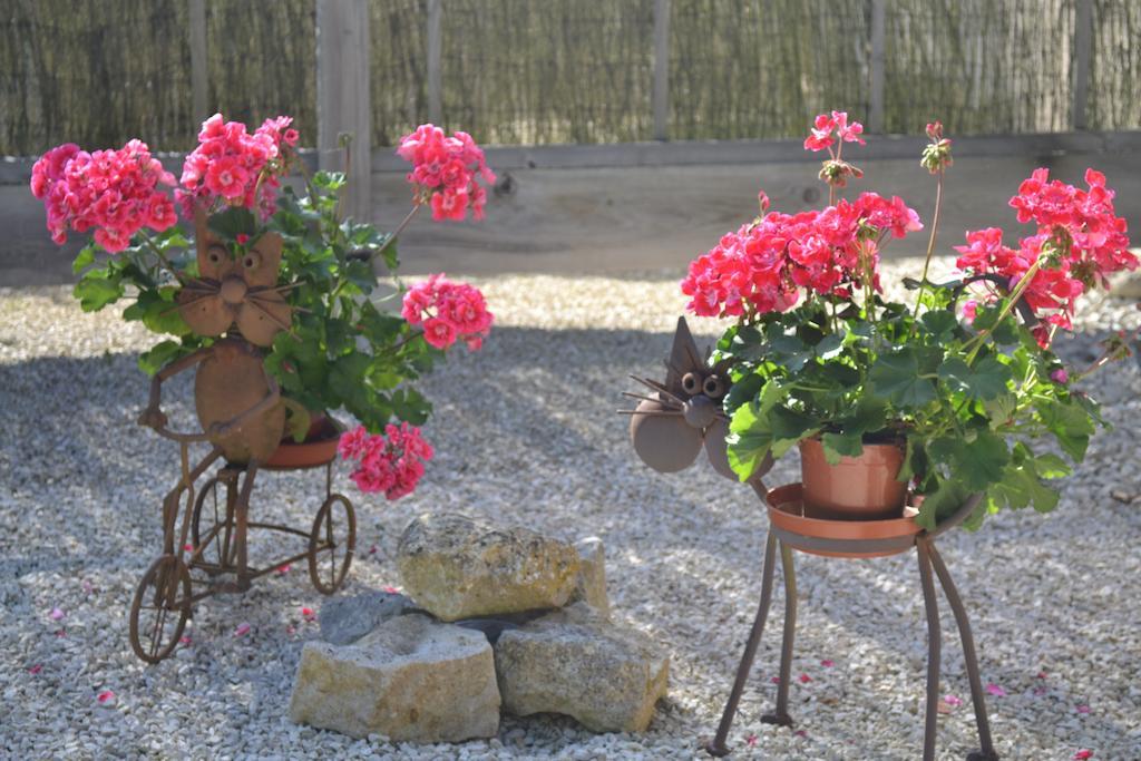 Le Moulin De Lusseau Bed and Breakfast Chef-Boutonne Exterior foto