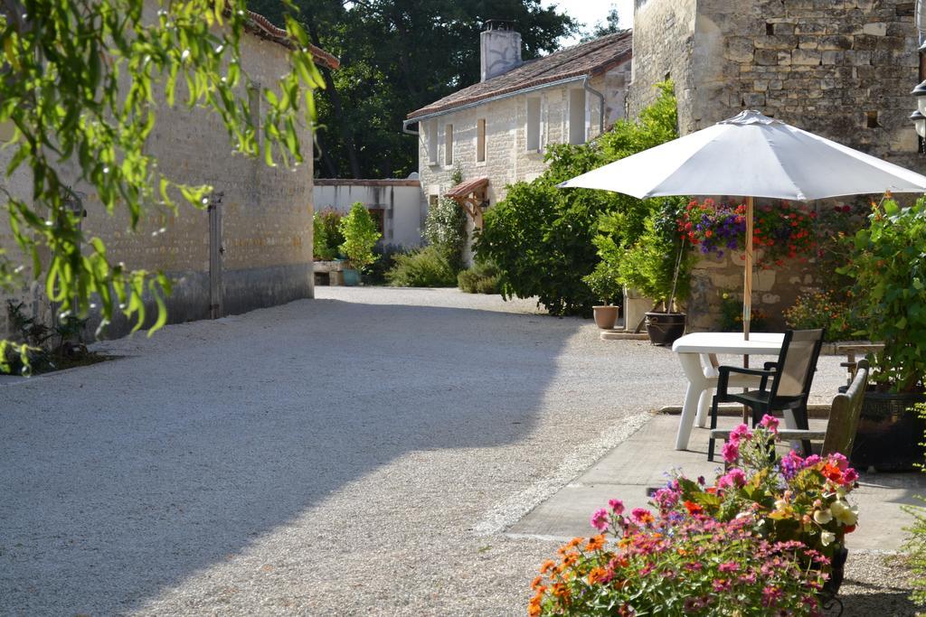 Le Moulin De Lusseau Bed and Breakfast Chef-Boutonne Exterior foto