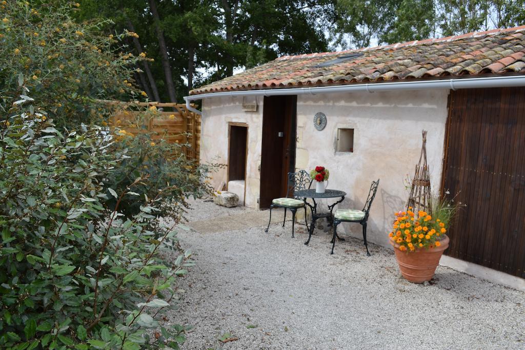 Le Moulin De Lusseau Bed and Breakfast Chef-Boutonne Habitación foto
